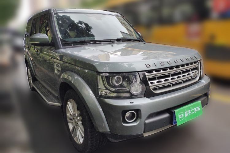 Used Land Rover Discovery 2014 3.0 SC V6 HSE Front Right 45 Deg