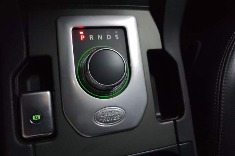 Used Land Rover Discovery 2014 3.0 SC V6 HSE Gear Lever