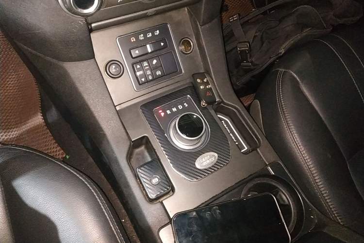 Used Land Rover Discovery 2014 3.0 SC V6 SE Gear Lever
