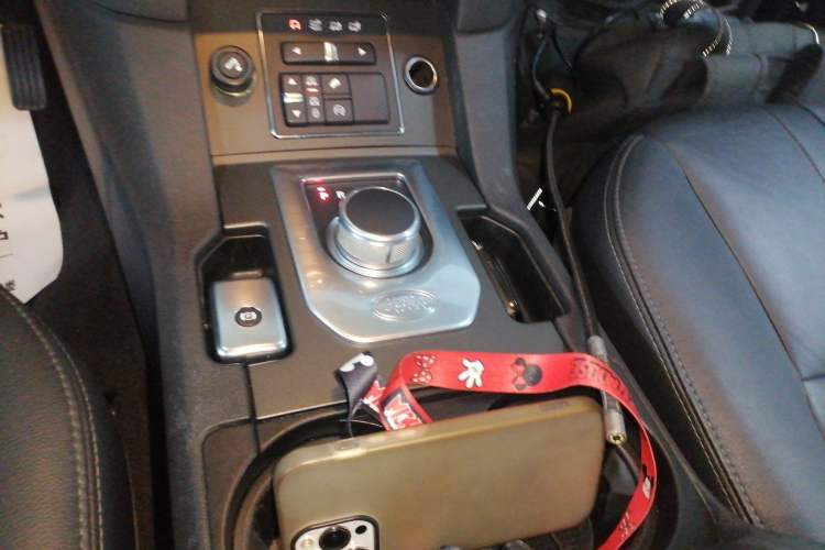 Used Land Rover Discovery 2014 3.0 SC V6 SE Gear Lever