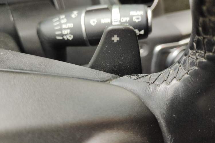 Used Land Rover Discovery 2014 3.0 SC V6 HSE Gear Lever