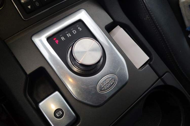 Used Land Rover Discovery 2014 3.0 SDV6 HSE Diesel Edition Gear Lever