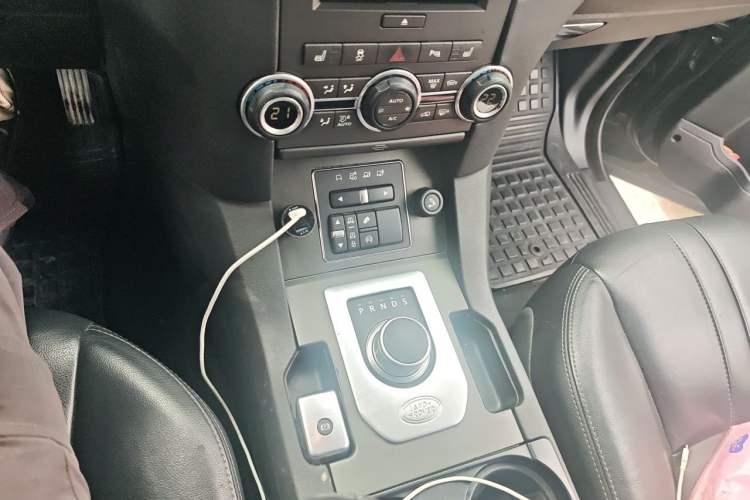 Used Land Rover Discovery 2014 3.0 SDV6 HSE Diesel Edition Gear Lever