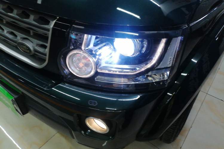 Used Land Rover Discovery 2014 3.0 SC V6 SE Left Front Headlight