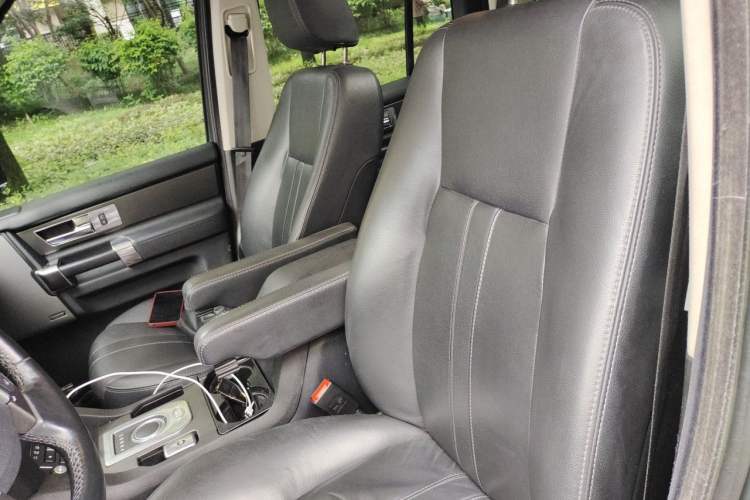 Used Land Rover Discovery 2014 3.0 SC V6 HSE Left Front Seat
