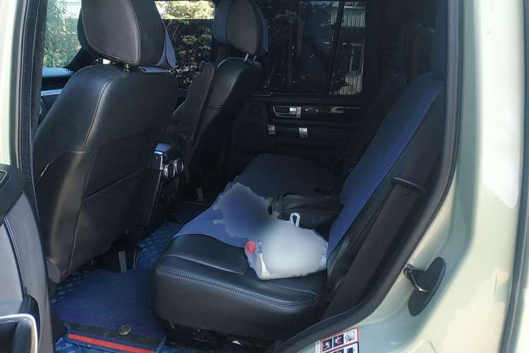 Used Land Rover Discovery 2014 3.0 SC V6 SE Left Rear Seat
