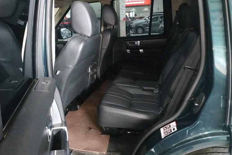 Used Land Rover Discovery 2014 3.0 SC V6 SE Left Rear Seat