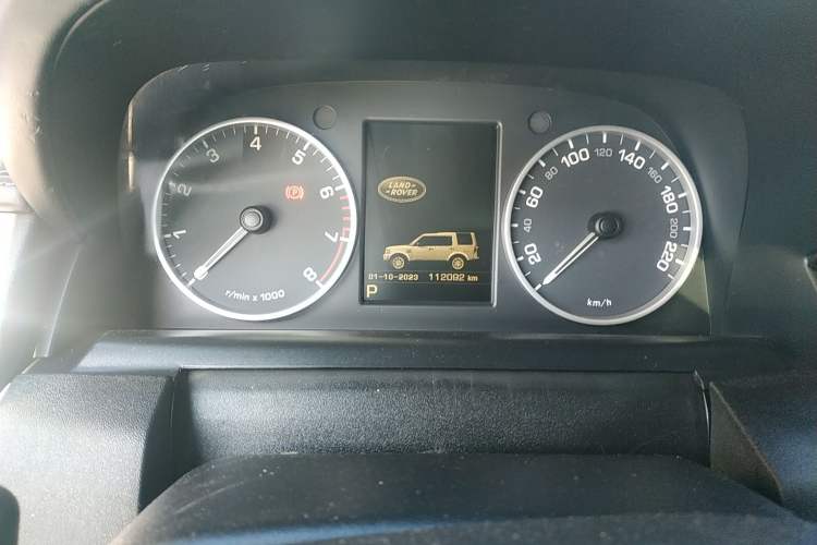Used Land Rover Discovery 2014 3.0 SC V6 SE Odometer Close Up