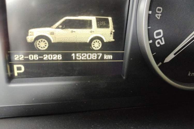 Used Land Rover Discovery 2014 3.0 SC V6 HSE Odometer Close Up
