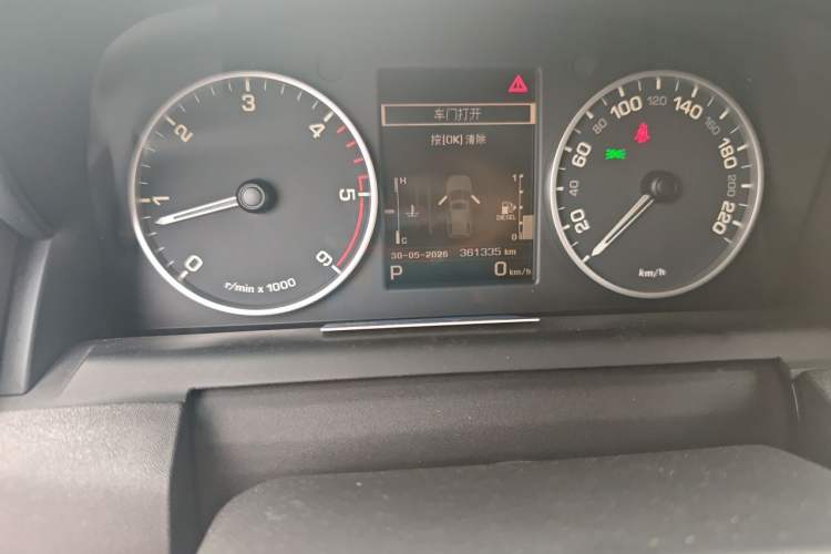 Used Land Rover Discovery 2014 3.0 SDV6 HSE Diesel Edition Odometer Close Up