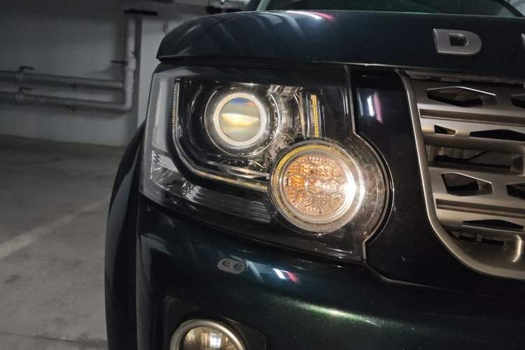 Used Land Rover Discovery 2014 3.0 SC V6 HSE Right Front Headlight