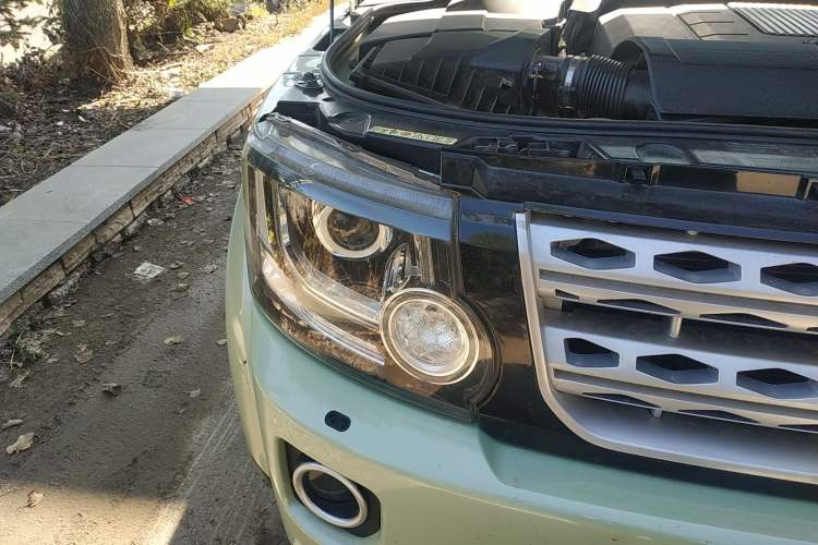 Used Land Rover Discovery 2014 3.0 SC V6 SE Right Front Headlight