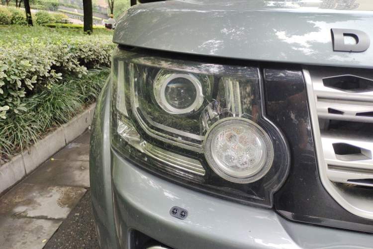 Used Land Rover Discovery 2014 3.0 SC V6 HSE Right Front Headlight