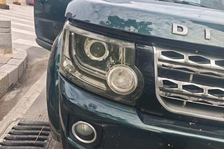 Used Land Rover Discovery 2014 3.0 SDV6 HSE Diesel Edition Right Front Headlight
