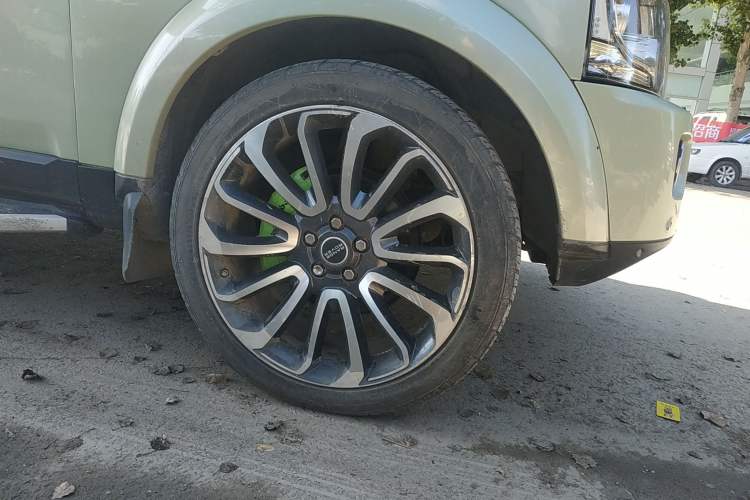 Used Land Rover Discovery 2014 3.0 SC V6 SE Right Front Wheel Hub