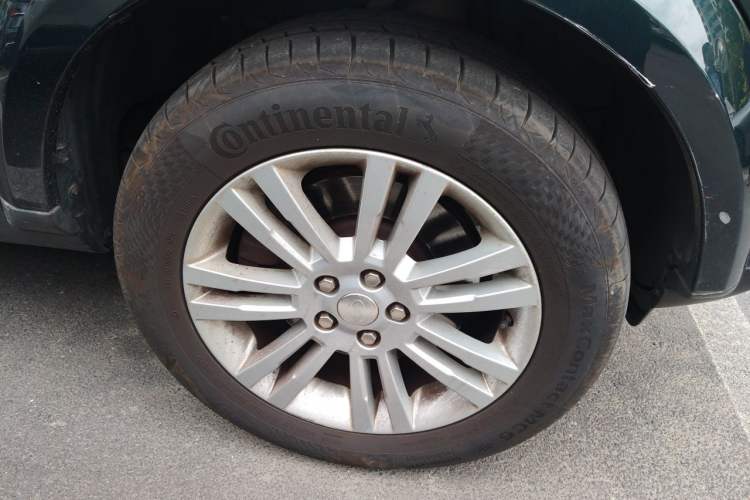 Used Land Rover Discovery 2014 3.0 SDV6 HSE Diesel Edition Right Front Wheel Hub