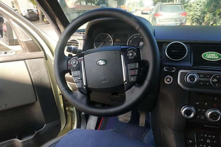 Used Land Rover Discovery 2014 3.0 SC V6 SE Steering Wheel