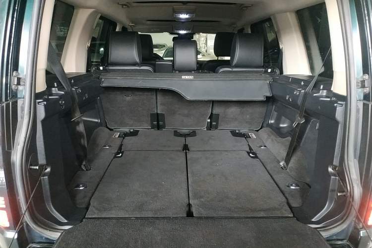 Used Land Rover Discovery 2014 3.0 SC V6 SE Trunk