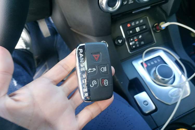 Used Land Rover Discovery 2014 3.0 SC V6 SE Vehicle Key