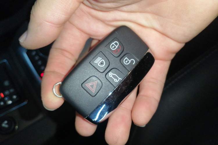 Used Land Rover Discovery 2014 3.0 SC V6 SE Vehicle Key