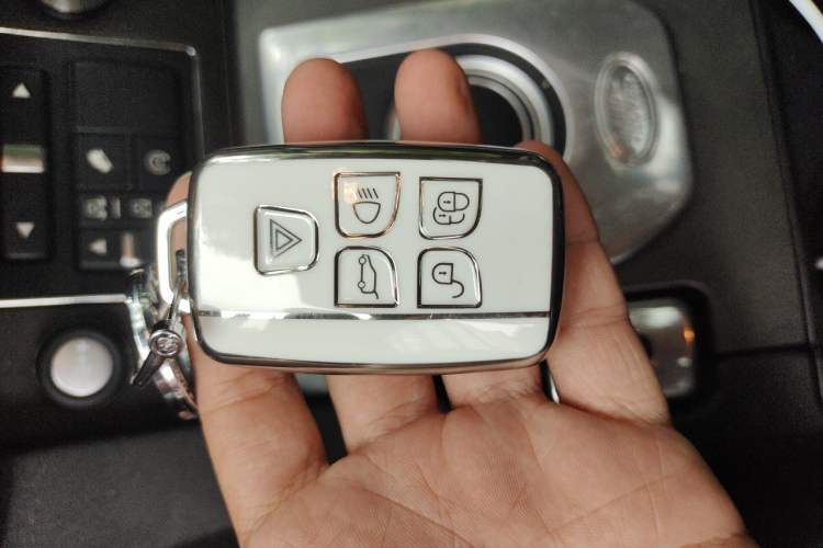 Used Land Rover Discovery 2014 3.0 SC V6 HSE Vehicle Key