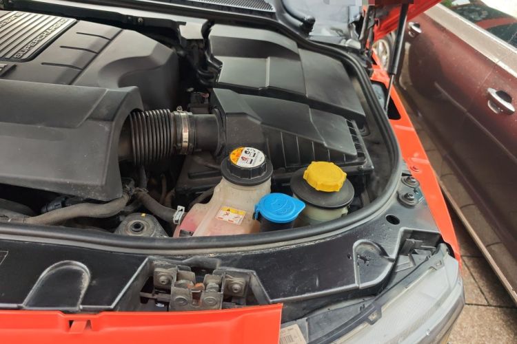 Used Land Rover Discovery 2014 3.0 SC V6 SE Engine Bay Left