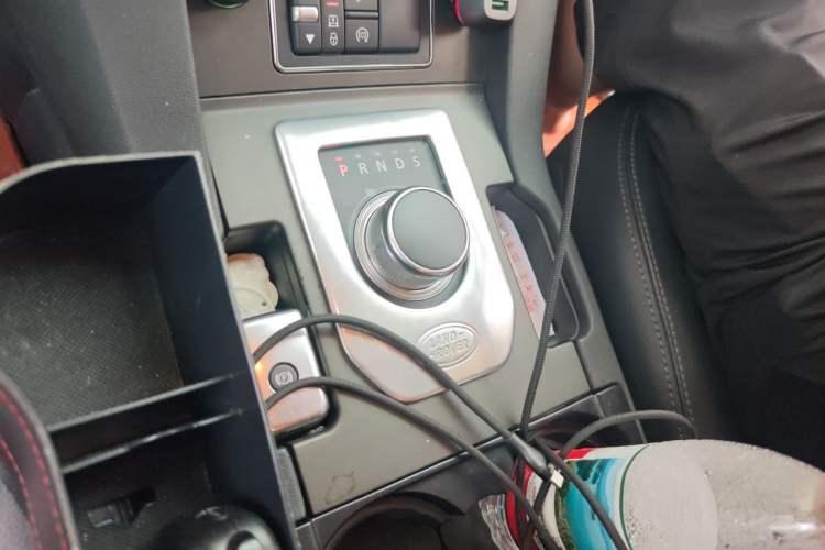 Used Land Rover Discovery 2014 3.0 SC V6 SE Gear Lever