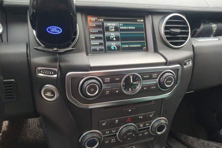 Used Land Rover Discovery 2014 3.0 SDV6 HSE Diesel Edition Audio And AC Panel