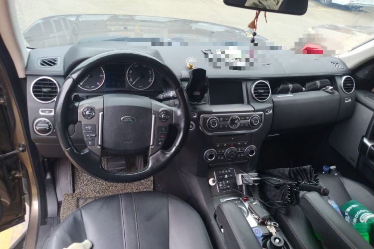 Used Land Rover Discovery 2014 3.0 SDV6 HSE Diesel Edition Center Console