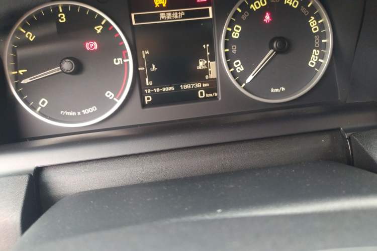 Used Land Rover Discovery 2014 3.0 SDV6 HSE Diesel Edition Odometer Close Up