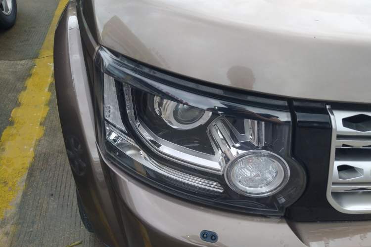 Used Land Rover Discovery 2014 3.0 SDV6 HSE Diesel Edition Right Front Headlight