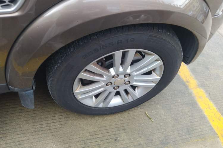 Used Land Rover Discovery 2014 3.0 SDV6 HSE Diesel Edition Right Front Wheel Hub