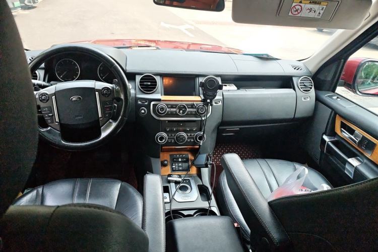Used Land Rover Discovery 2014 3.0 SC V6 HSE Center Console
