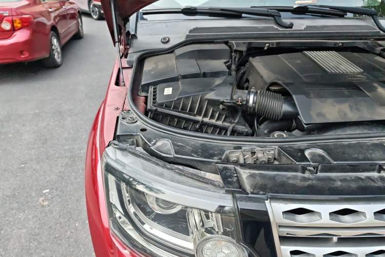 Used Land Rover Discovery 2014 3.0 SC V6 HSE Engine Bay Right