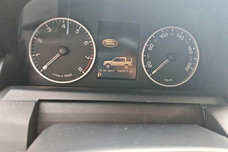 Used Land Rover Discovery 2014 3.0 SC V6 HSE Odometer Close Up
