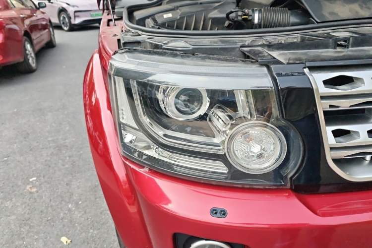 Used Land Rover Discovery 2014 3.0 SC V6 HSE Right Front Headlight