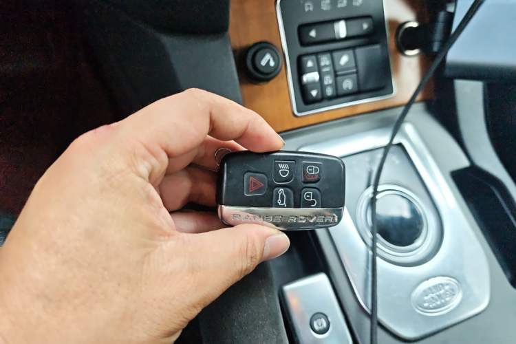 Used Land Rover Discovery 2014 3.0 SC V6 HSE Vehicle Key