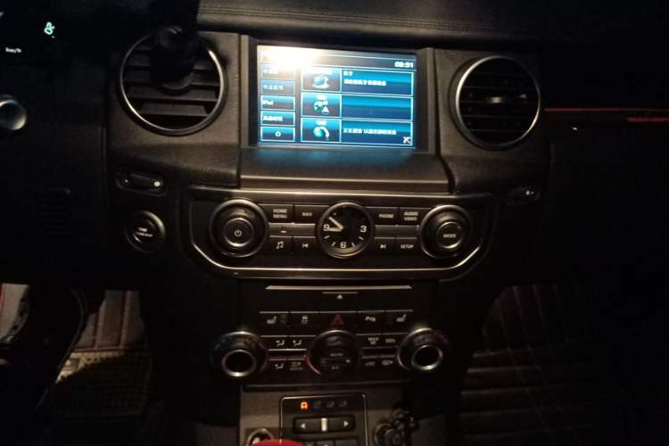 Used Land Rover Discovery 2014 3.0 SDV6 HSE Diesel Edition Audio And AC Panel