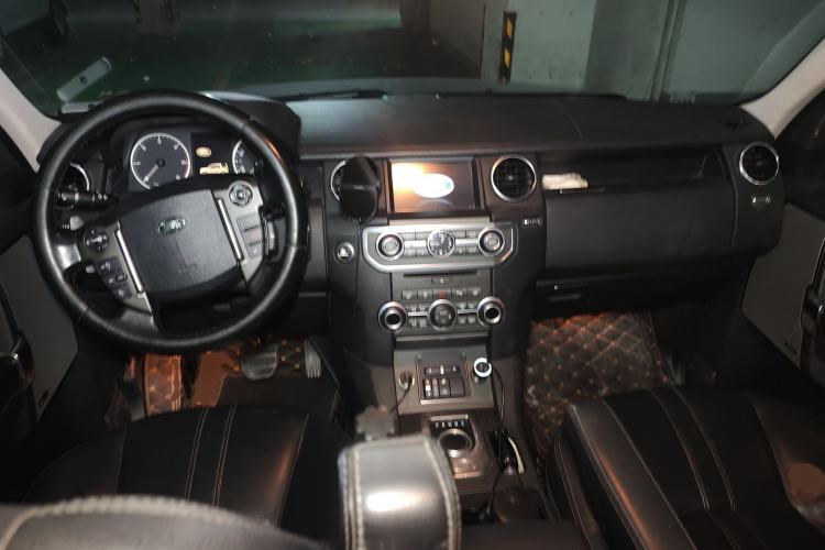Used Land Rover Discovery 2014 3.0 SDV6 HSE Diesel Edition Center Console