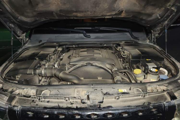 Used Land Rover Discovery 2014 3.0 SDV6 HSE Diesel Edition Engine Bay