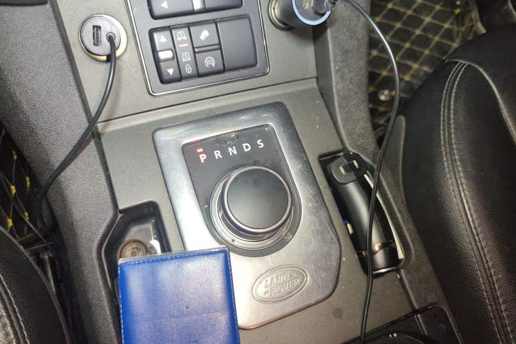 Used Land Rover Discovery 2014 3.0 SDV6 HSE Diesel Edition Gear Lever