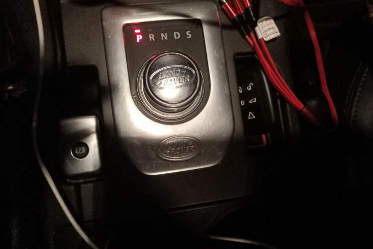 Used Land Rover Discovery 2014 3.0 SDV6 HSE Diesel Edition Gear Lever