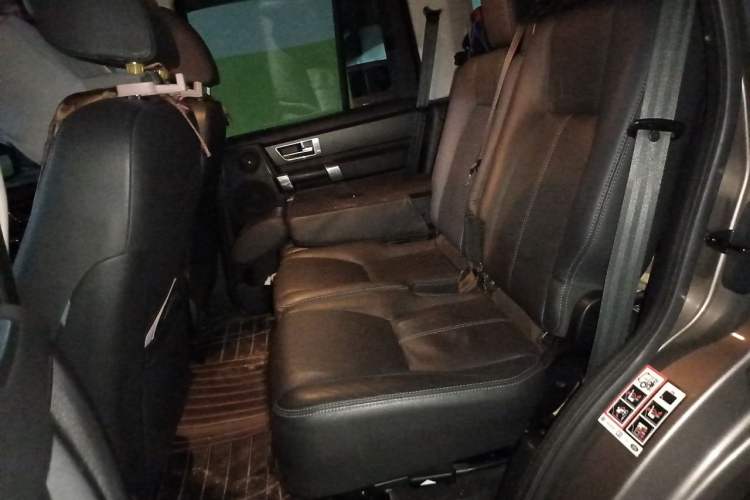Used Land Rover Discovery 2014 3.0 SDV6 HSE Diesel Edition Left Rear Seat