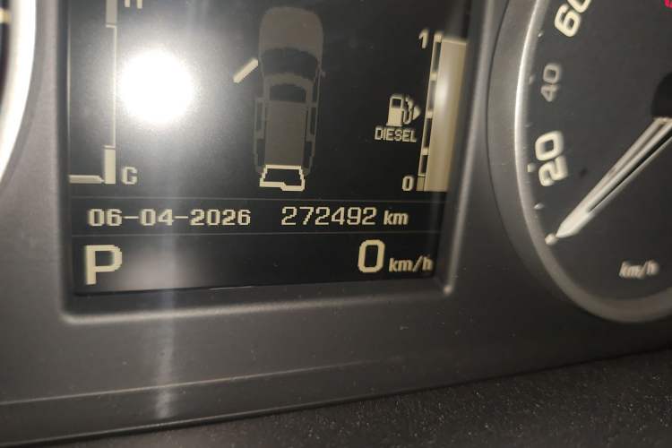 Used Land Rover Discovery 2014 3.0 SDV6 HSE Diesel Edition Odometer Close Up