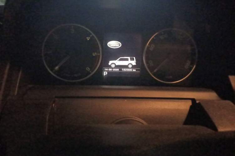 Used Land Rover Discovery 2014 3.0 SDV6 HSE Diesel Edition Odometer Close Up