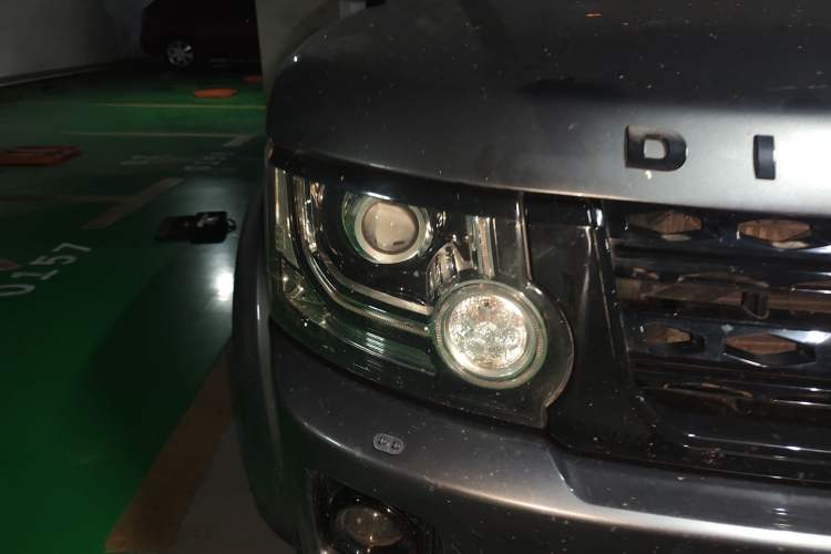 Used Land Rover Discovery 2014 3.0 SDV6 HSE Diesel Edition Right Front Headlight