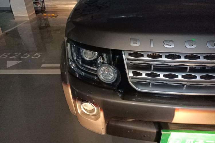 Used Land Rover Discovery 2014 3.0 SDV6 HSE Diesel Edition Right Front Headlight