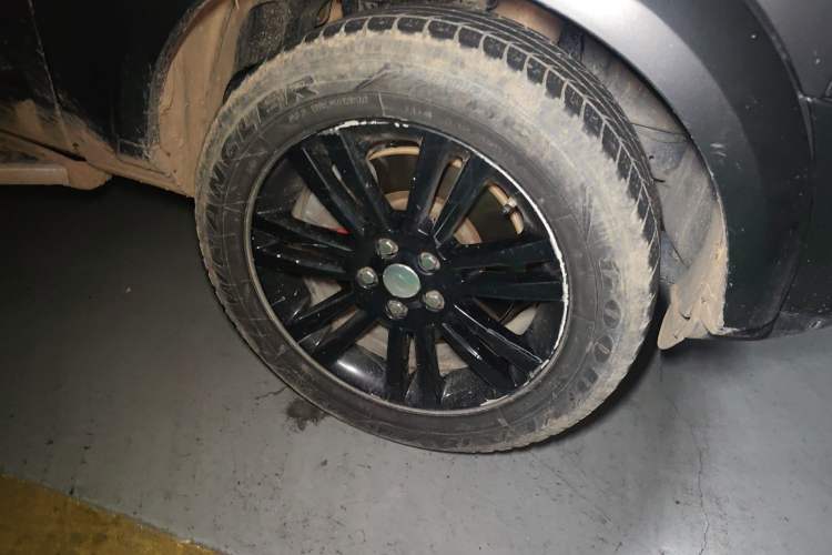 Used Land Rover Discovery 2014 3.0 SDV6 HSE Diesel Edition Right Front Wheel Hub