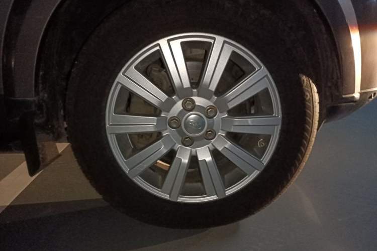Used Land Rover Discovery 2014 3.0 SDV6 HSE Diesel Edition Right Front Wheel Hub