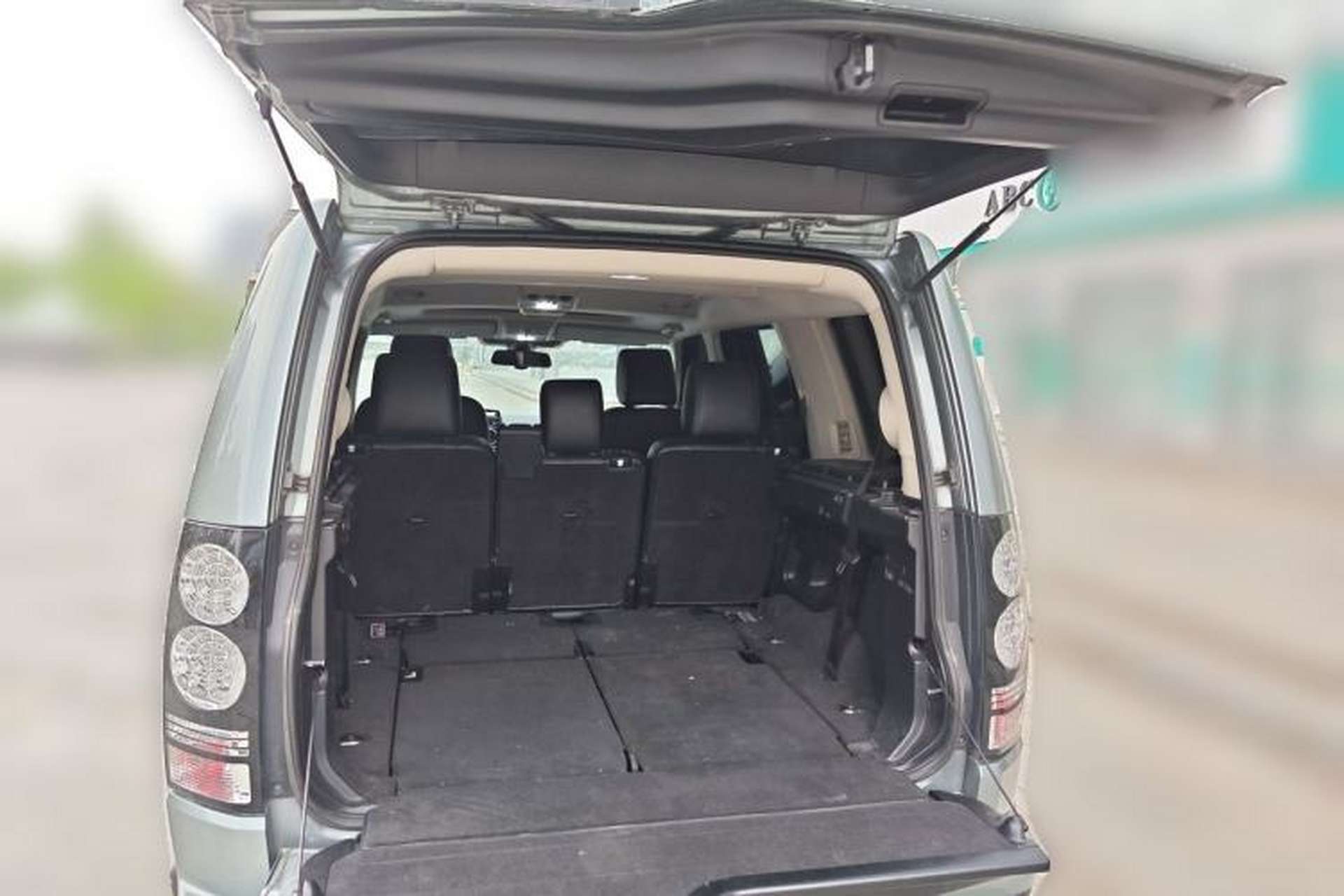 Used Land Rover Discovery 2014 3.0 SC V6 HSE Luxury Trunk